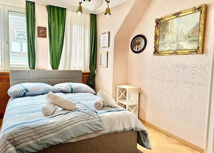 Spacious Penthouse With Stephen Cathedral View